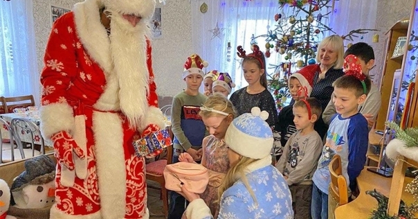 Лидский погранотряд поздравил с Новым годом воспитанников детского дома