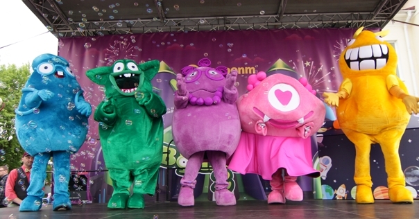 Лидчане в восторге: Бонстики снова приехали в город и станцевали свой фирменный танец