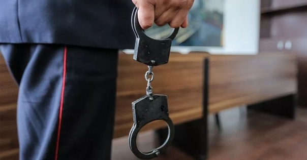 Лидчанин рисовал на здании Гомельского горисполкома