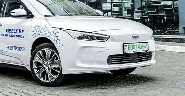 «В перспективе они получат какие-то привилегии в дорожном движении». Владельцы электротранспорта получают зелёные номера