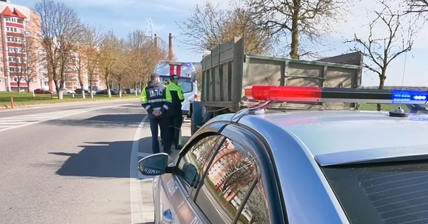 В Лиде проверили, уступают ли водители и пешеходы дорогу автомобилю скорой помощи