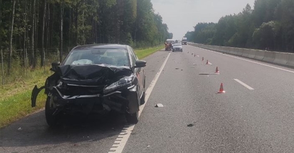 Два человека пострадали в аварии на М6 рядом с Лидой