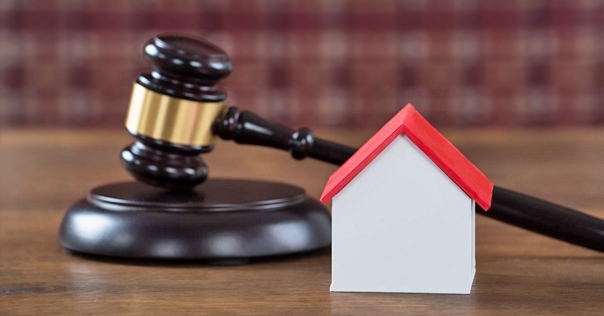 В центре Лиды через аукцион продаются здания и земельные участки: лоты с начальной ценой 387559 и 183530 рублей