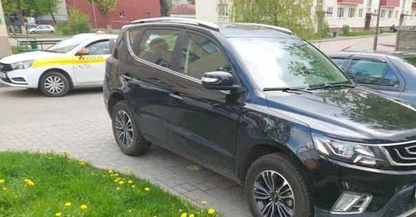 В Лиде дети повредили автомобиль, нацарапав на нём надпись «Кира»