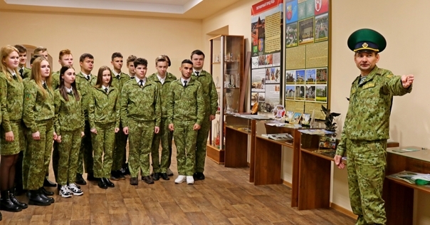 Лидский погранотряд посетили учащиеся кадетских классов