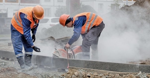 КГК предлагает гражданам позвонить на 191 и сообщить о заброшенном ремонте дворов, дорог, тротуаров