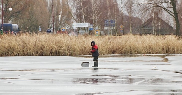 ОСВОД: Лед на водоемах Гродненщины тонкий и опасный