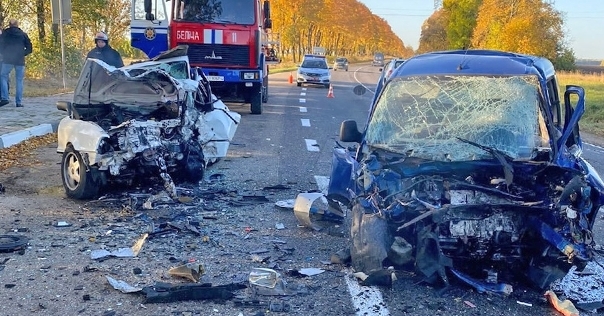 Лобовое столкновение в Лидском районе: два водителя погибли, один пассажир попал в больницу