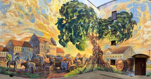 Мастакі ўпрыгожылі гістарычным графіці сцяну завода «Лідскае піва»