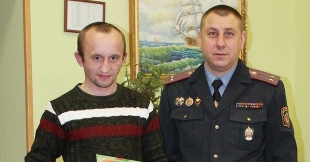 Гродненца, задержавшего грабителя из Лиды, наградили премией. До этого он ещё спасал утопающего и помогал тушить пожар