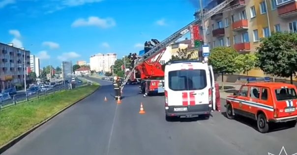 В Лиде горела квартира: работники МЧС спасли хозяйку