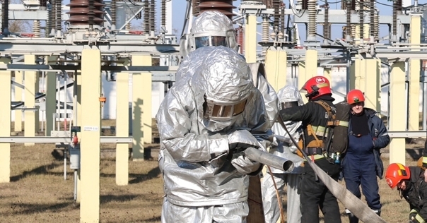В Лиде энергетики и спасатели провели учения по ликвидации пожара на подстанции «Лида Северная»