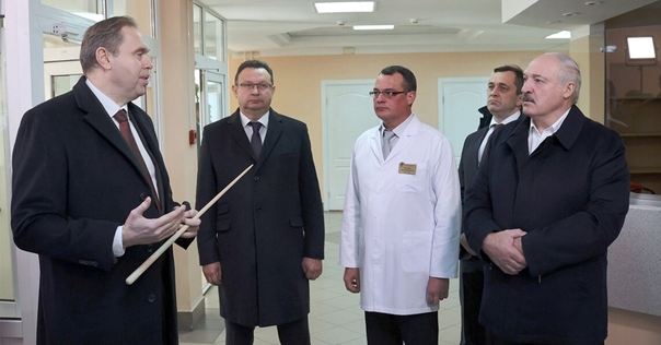 «Мое железное требование — никого не заставлять». Что говорил Лукашенко в Лиде при посещении Лидской ЦРБ