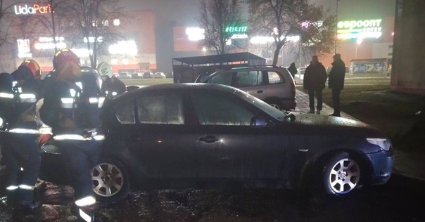 В Лиде на ул. Качана пожарные ликвидировали возгорание легкового автомобиля