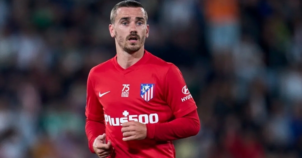 Гризманну и «Барселоне» надоела ситуация игрока в «Атлетико». Француз хочет перейти в «МЮ»*