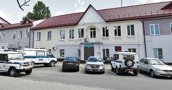 Лидчанка принесла 100$ в банк для обмена. Оказалось, что купюра фальшивая