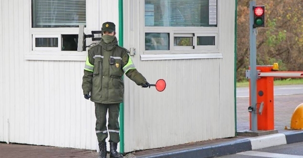 В п/п Бенякони у мужчины при пересечении таможни обнаружили незадекларированные деньги в размере 31100$