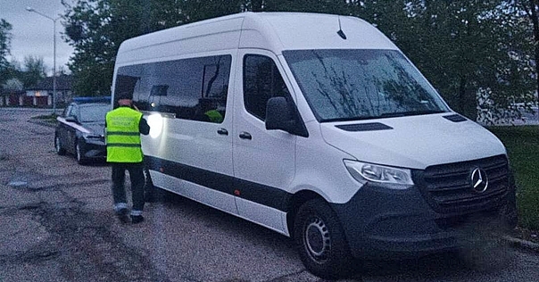 На М6 транспортная инспекция поймала нелегальную маршрутку. Автомобиль изъяли