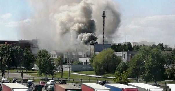 В Лиде на территории предприятия «Лидагропроммаш» было замечено задымление