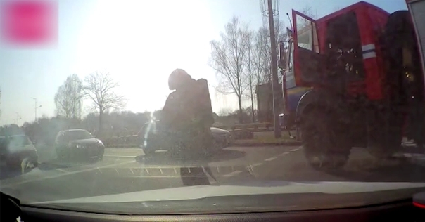 В Лиде на перекрёстке Советской и Ленинской загорелся автомобиль