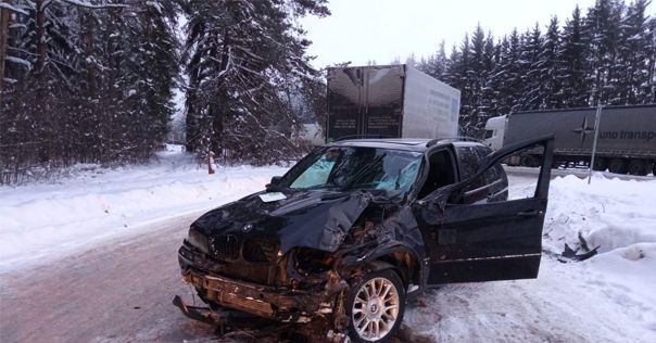 Смертельное ДТП в Вороновском районе: BMW наехал на пешехода, который помогал водителю грузовика заехать на стоянку