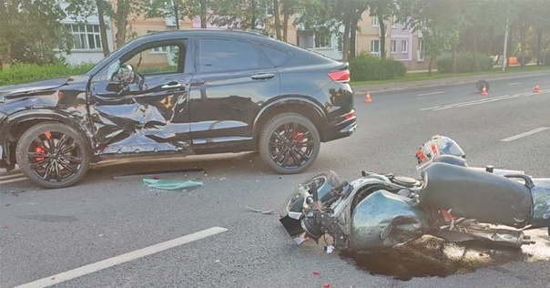 В Лиде автомобилист не уступил мотоциклисту. Но виновным признали мотоциклиста из-за нарушения скоростного режима