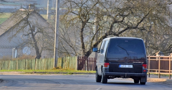 На границе введён запрет на движение авто из ЕС. Определены спецпункты для грузовых операций и перецепки