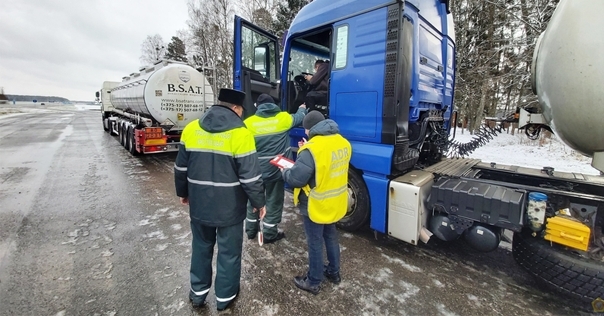 На М6 проходят проверки транспортных средств, перевозящих опасные грузы