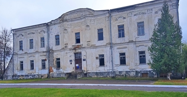 Под Дятлово снова выставлен на аукцион дворец Радзивиллов XVIII века