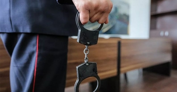 В Лиде мужчина украл деньги мужа своей бывшей любовницы и потратил их на подарок своей новой сожительнице