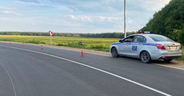 В Вороново бесправный водитель на мотоцикле врезался в дорожный знак. С переломами и ушибами его доставили в больницу