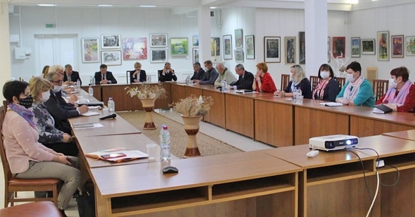 Реформирование Конституции, перераспределении полномочий президента. В Лиде состоялся круглый стол