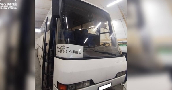 Польский водитель рейсового автобуса пытался провезти в тайнике 120 литров топлива