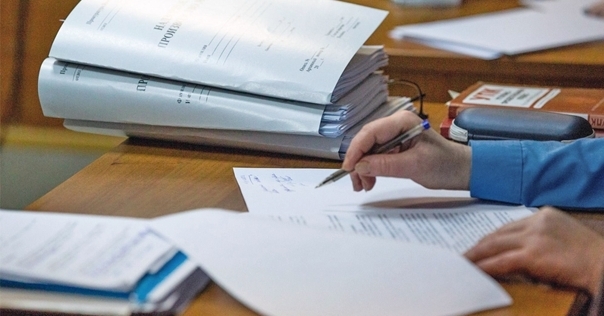 В Лиде молодой человек украл 30000$ из квартиры своей подруги