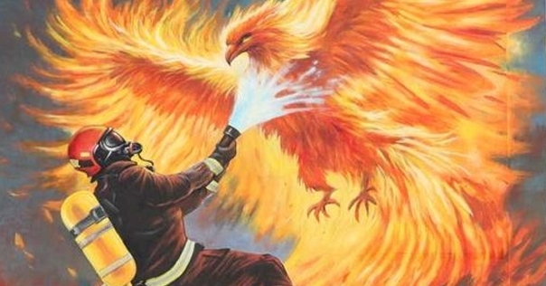 В Лиде на доме по ул. Тавлая появился мурал с изображением противостояния пожарного и Жар-птицы