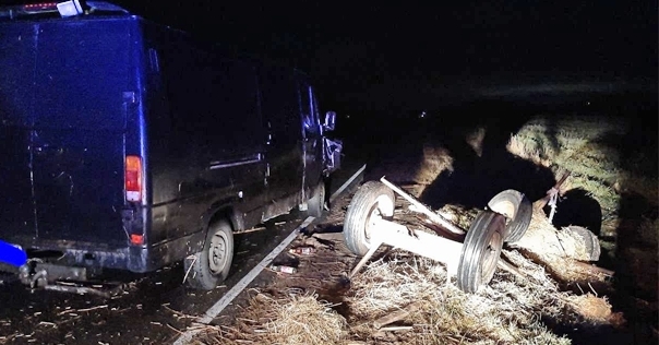 На дороге «Лида — Липнишки» микроавтобус врезался в гужевую повозку