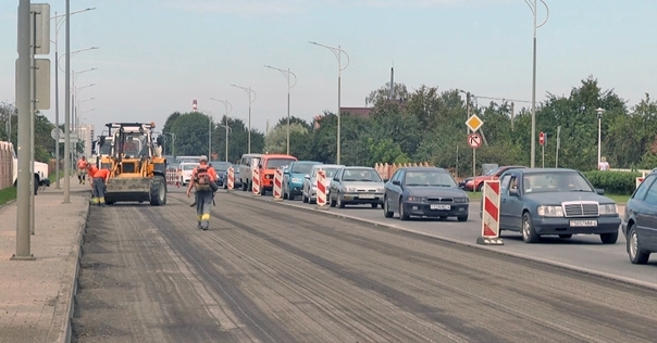 В Лиде на проспекте Победы было частично обновлено дорожное покрытие