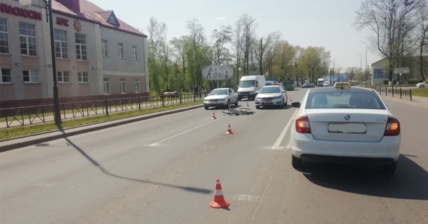 В Лиде подросток на велосипеде угодил под такси. Его госпитализировали в реанимацию