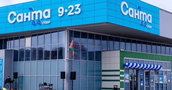 С пиццерией, пекарней и подарками: в Лиде открылась новая «Санта»*