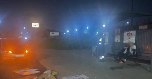 В Лиде пьяный молодой человек повредил автобусную остановку