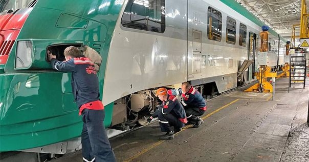 В локомотивном депо Лида впервые ведется освоение среднего ремонта СР-1 дизель-поезда ДП6