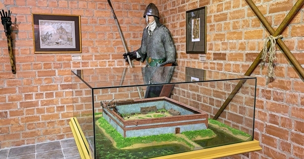 Башня Гедимина. И экспозиция «Старонкі гісторыі ад XIV стагоддзя»