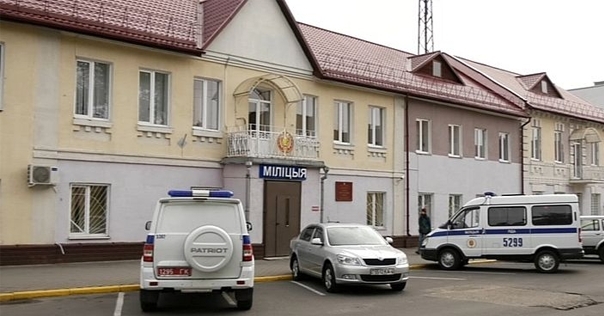 В Лиде женщина обокрала спящего в подъезде мужчину