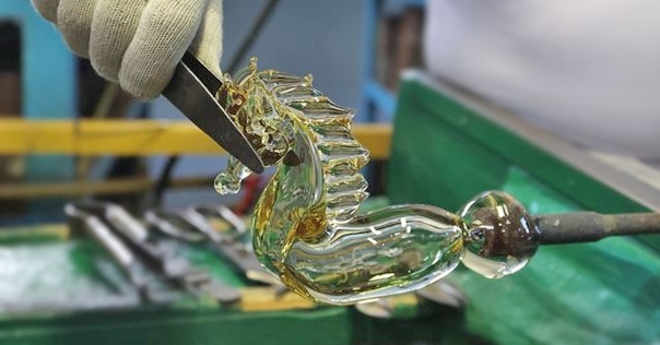 На стеклозаводе «Неман» создают символ 2026-ого года