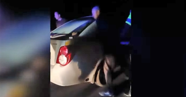 В пути из Ивье в Волковыск на лидского водителя такси набросились пьяные пассажиры