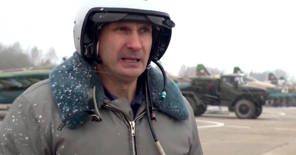 В Лиде начали подготовку летчиков к боевой работе в сложных метеоусловиях