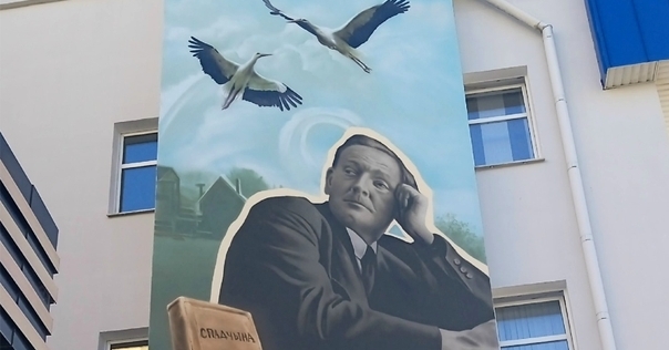 На цэнтральнай бібліятэцы ў Лідзе з'явіліся буслы, васількі і Янка Купала