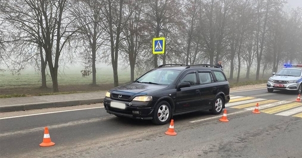 В Лиде на пешеходном переходе Opel наехал на мужчину