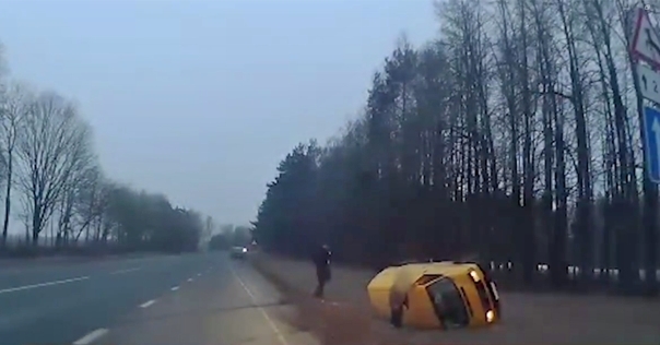 В Лидском районе перевернулся легковой автомобиль