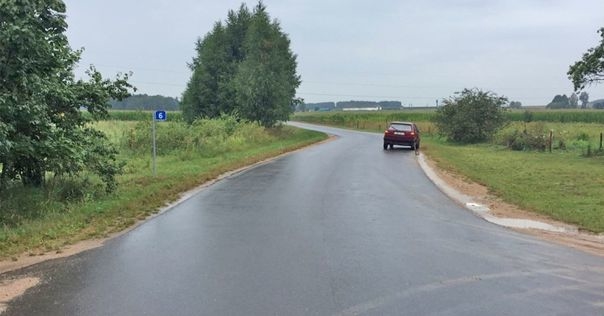 Под Лидой велосипедист выехал под автомобиль Volkswagen